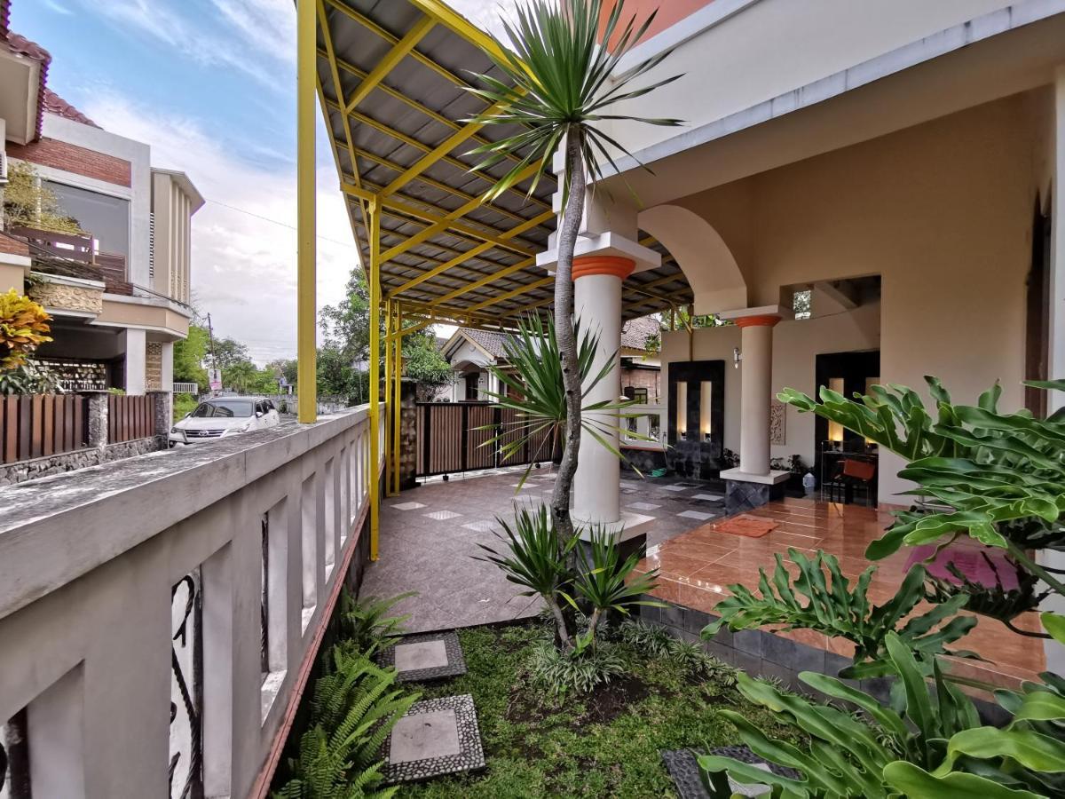 Nariska Suite Homestay Yogyakarta Esterno foto