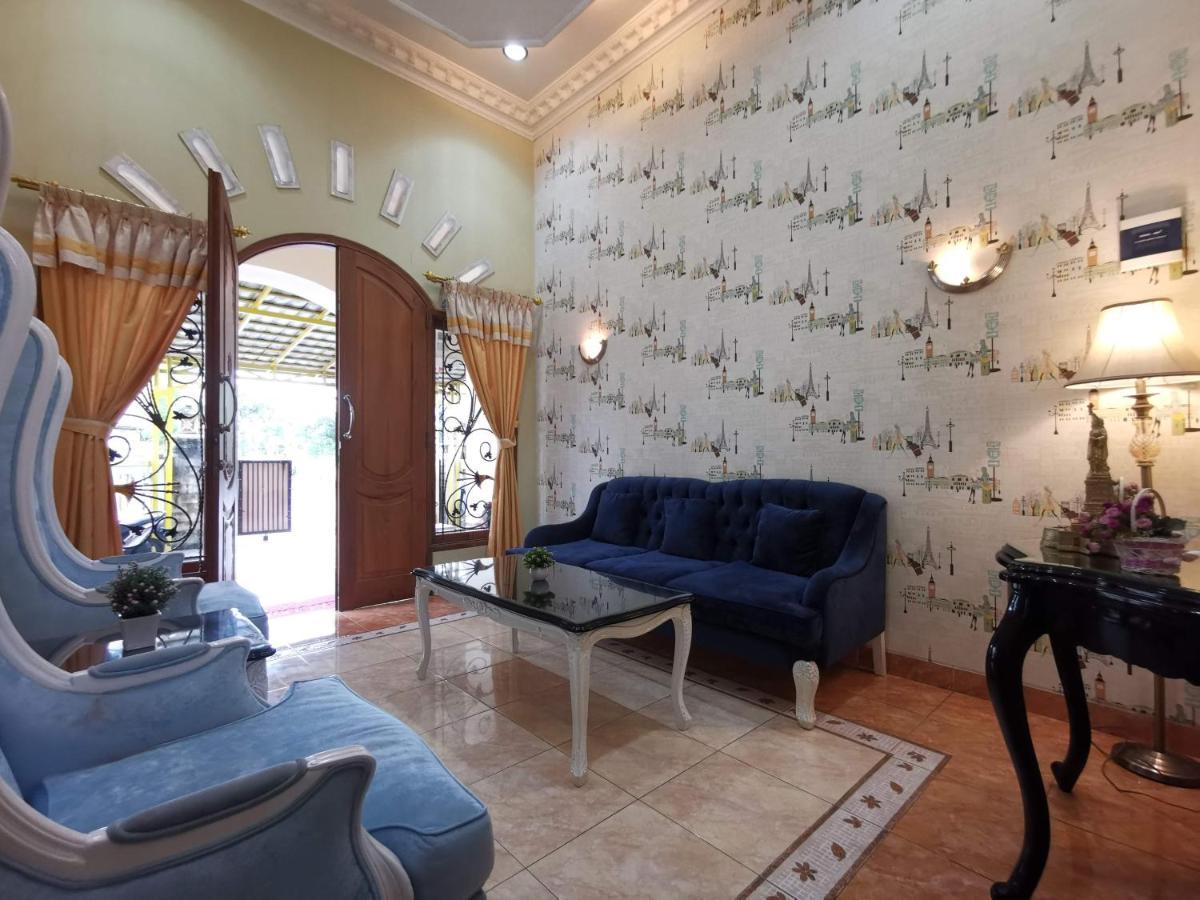 Nariska Suite Homestay Yogyakarta Esterno foto
